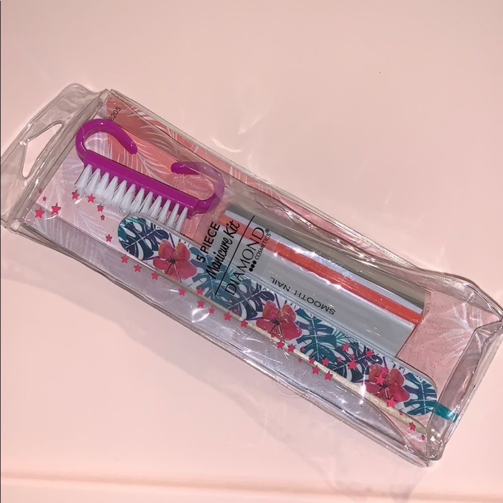 Diamond Cosmetics 5 Piece Manicure Kit